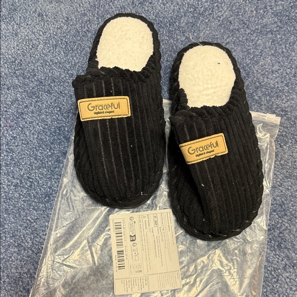Graceful and Elegant Black Women's Slippers